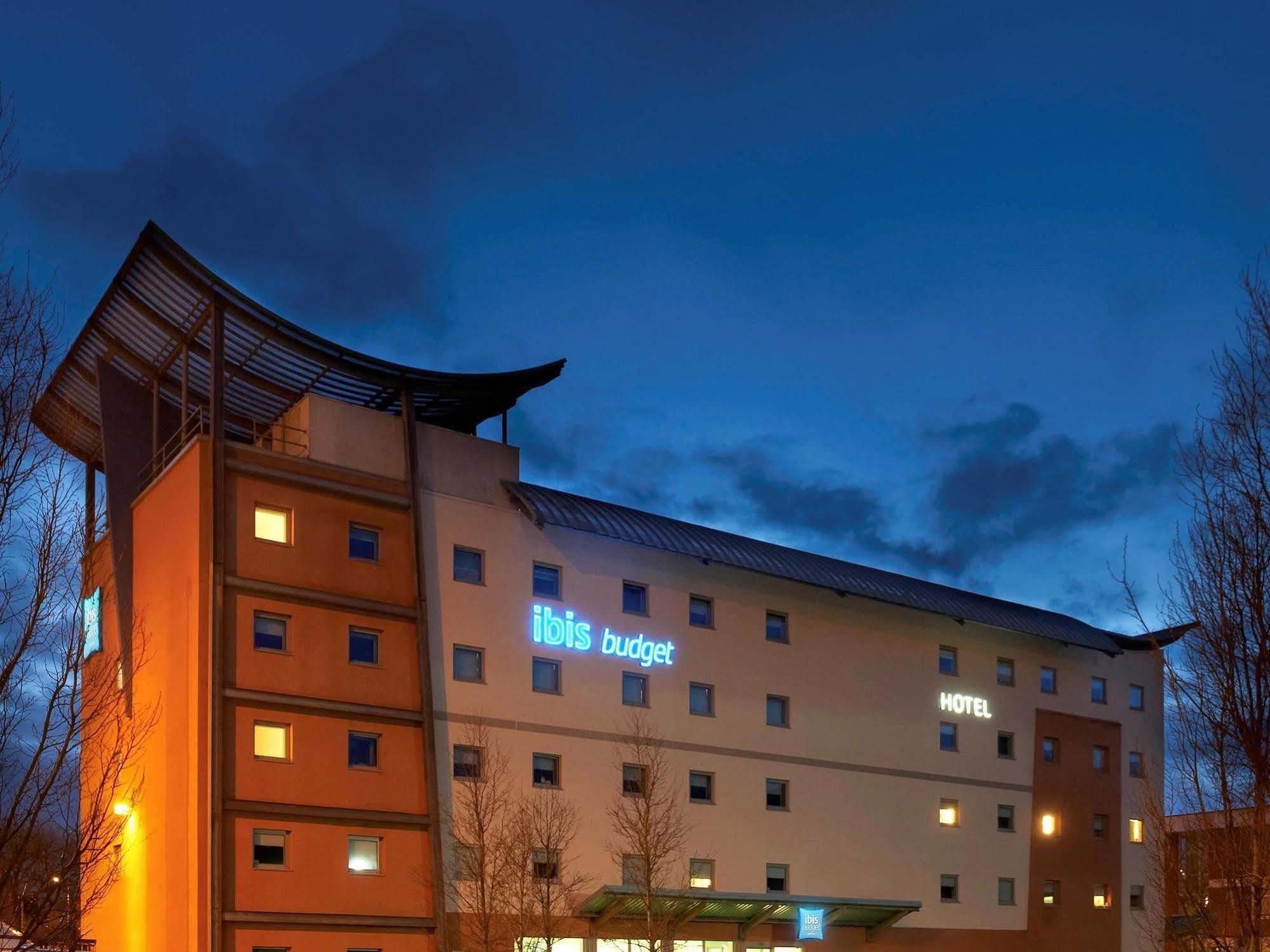 Ibis Budget Newport Hotel Exterior photo